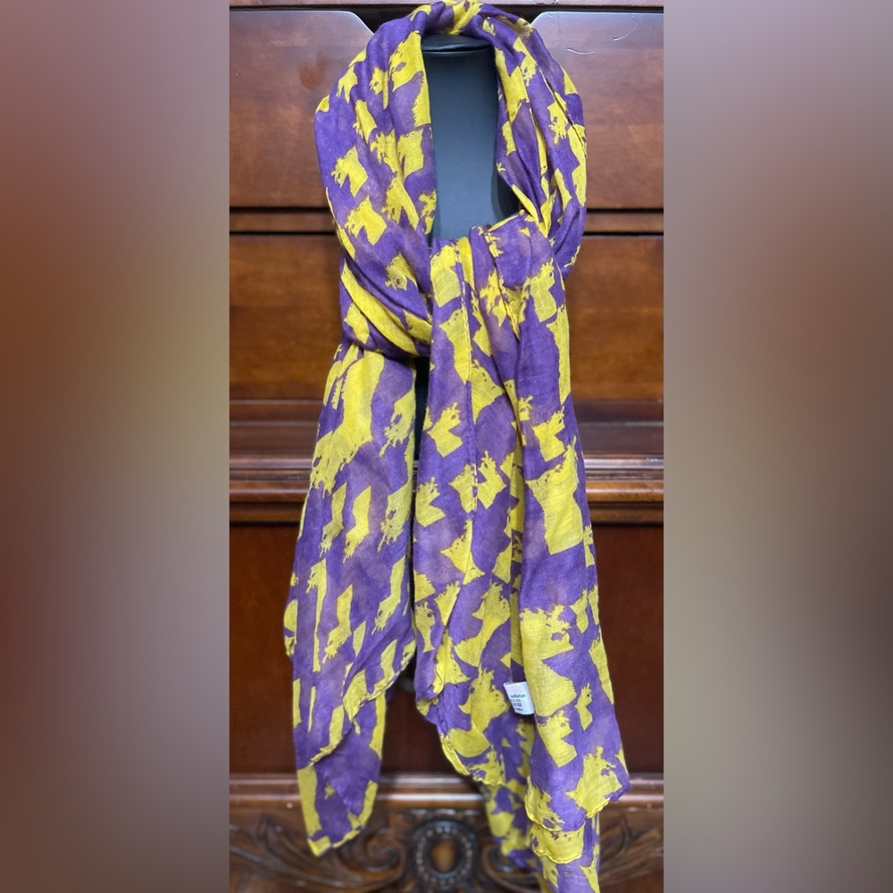 Oversized Purple and Gold Scarf with Louisiana State Symbol - Picture 8 of 8